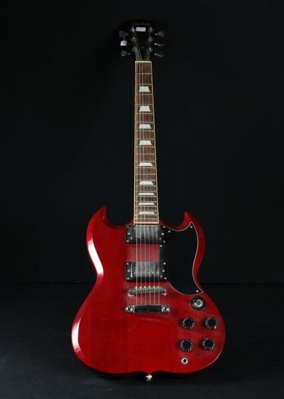 null Guitare JIM HARLEY.
Vernis luthier rouge cerise.
Manche bois vernis