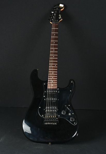 null Guitare FENDER STRATOCASTER.
Made in Japan N° E784 638. Cordier KAHLER made...