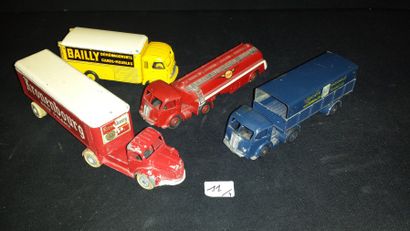 DINKY TOYS 3 Camions dont Simca cargo «Bailly», 2 Panhard «ESSO» et «SNCF»
On y joint...