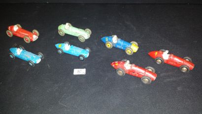 DINKY TOYS 7 Voitures de courses dont HWM (anglais), Alfa Romeo (anglais), 3 Ferrari...