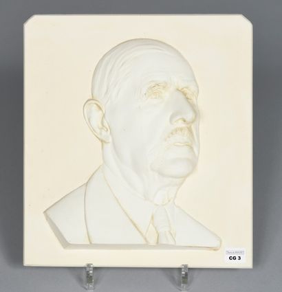 null Charles de Gaulle
Bas-relief carré en plâtre, tête nue, signé au dos: "O. Perlati";...