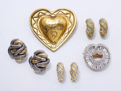 null Lot de bijoux fantaisies en métal doré, composé de 3 paires de clips d'oreilles...