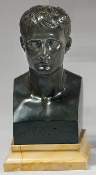Chaudet, d'après, Buste en bronze à patine brune : "Bonaparte Premier Consul" ; socle...