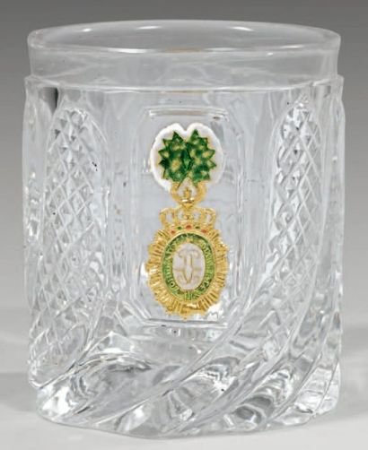 null Très rare verre gobelet en cristal moulé et taillé, orné du Brassard de Bordeaux...