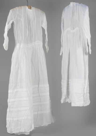Lot de robes de communiante, début du XXe...