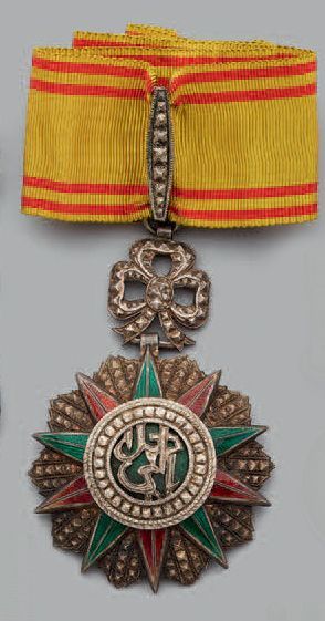 null Croix de commandeur de l'ordre du Nicham Iftikar en argent émaillée, au chiffre...