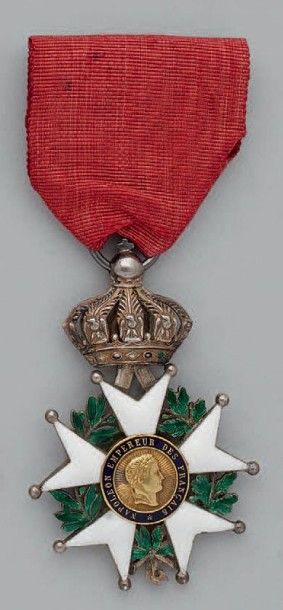 null Une croix de chevalier de l'ordre de la Légion d'honneur en argent émaillée,...