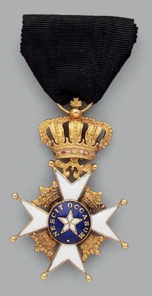 null Croix de chevalier de l'ordre de l'Étoile du Nord en or émaillée; largeur 36,5...