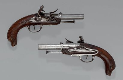 null Paire de pistolets à silex d'officier de marine de type 1779, canons signés:...