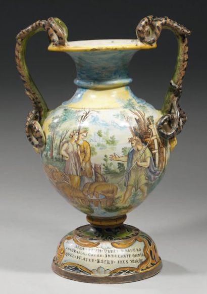 ITALIE, attribué à Pavie Grand vase balustre sur piédouche à deux anses ajourées...