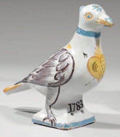 NEVERS Pigeon de faîtage au plumage décoré en manganèse, bleu et jaune, avec un coeur...