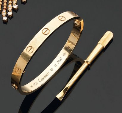CARTIER "LOVE" Bracelet jonc ouvrant en or, à décor de vis. Signé, numéroté IX 2932.....