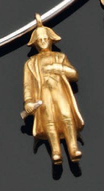 null "Charm's" en or, figurant l'Empereur Napoléon 1er en tenue de campagne. Travail...