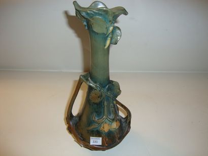 KLIMT Gustav Vase soliflore à base évasée en céramique. Décor de fuchsias en bas...