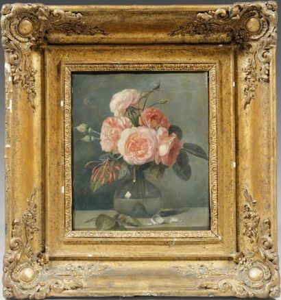 Ecole FRANCAISE vers 1820 Vase de roses Sur sa toile d'origine. 29,5 x 23,5 cm