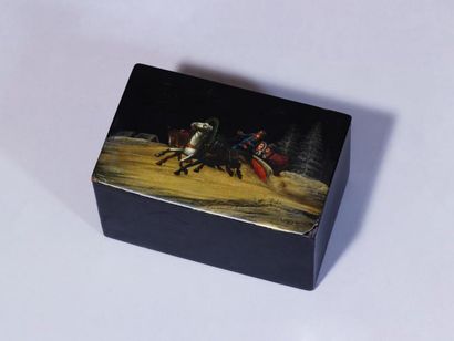null Boîte à thé rectangulaire en bois recouvert de papier mâché, à décor laqué polychrome...