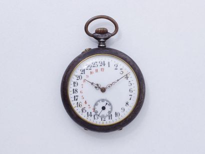 null ANONYME
Vers 1900
Etonnante montre de poche d’officier en métal noirci à lecture...