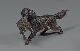 null Chien rapportant un lièvre
Bronze de Vienne
H. 8 - L. 12,5 cm