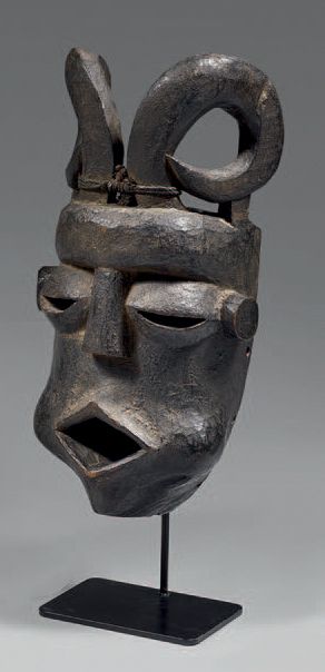 null Grand masque cornu Ibibio, Nigeria. Ce type de masque présentant une combinaison...