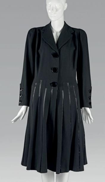 Jeanne LANVIN Manteau, Hiver 1938. Drap de laine noir avec incrustations de bandes...