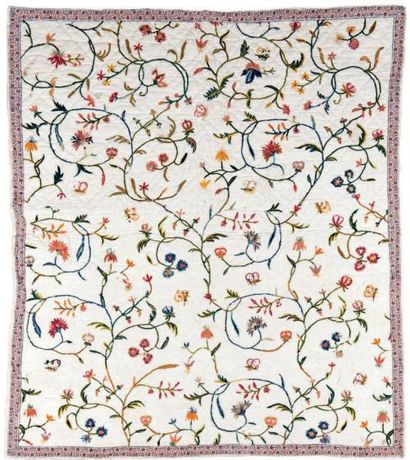 null Tapis de table en broderie de laine à l'imitation des broderies mogholes, Angleterre,...