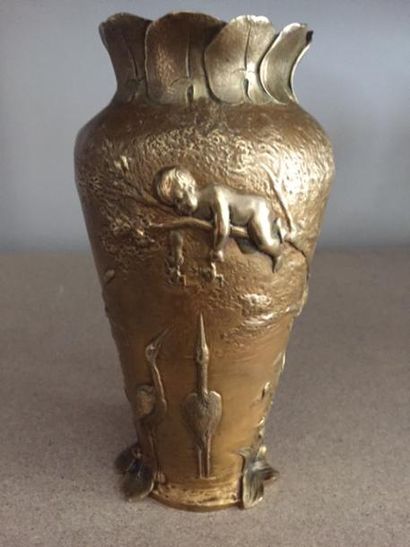 CORMIER Joseph-Emmanuel dit DESCOMPS Joe (1869 - 1950) Vase. Épreuve en bronze à...