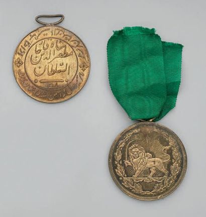 null Trois Médailles de la Bravoure militaire, deux en vermeil et une en argent,...