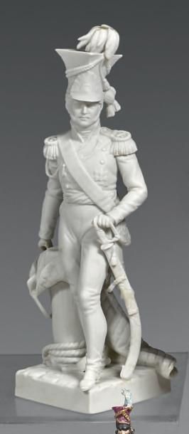 null Statuette en biscuit: Le maréchal Joseph Poniatowski en pied; hauteur 26 cm.
Époque...