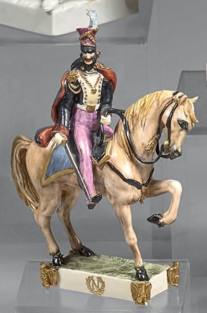 null Petite statuette en porcelaine polychrome: Le Prince Poniatowski à cheval; terrasse...