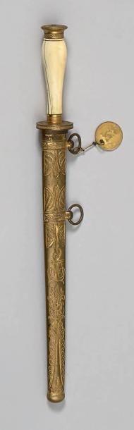 null Petite dague d'officier de marine, garde ronde en laiton guillochée et dorée,...