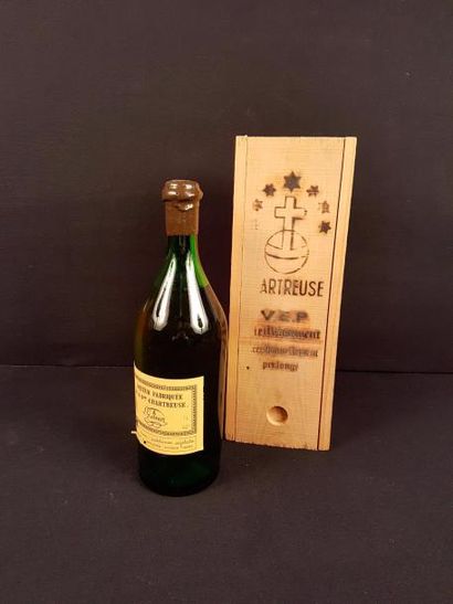 null 1 bouteille 
CHARTREUSE 
"VEP", jaune 
1964
 (eta) cb

