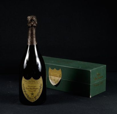 null 1 bouteille 
CHAMPAGNE 
"Dom Pérignon", Moët & Chandon 
1992
 (coffret)
