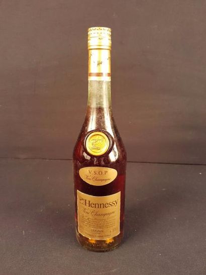 null 6 bouteilles 
COGNAC 
"Fine Champagne", Hennessy 
VSOP 

