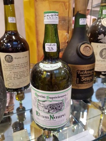 null 1 bouteille 
RHUM
"extra-fin", Naura 
 (Pernod)
