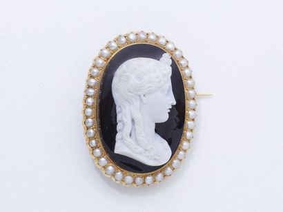 null Broche pendentif en or 750 millièmes ornée d’un camée agate 2 couches représentant...