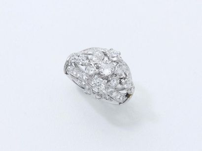 null Bague fil en platine 850 millièmes centrée de 3 diamants taille ancienne en...