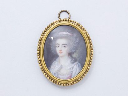 null AUGUSTIN dit DUBOURG (1758-c.1800). Beau portrait miniature ovale d’une femme...