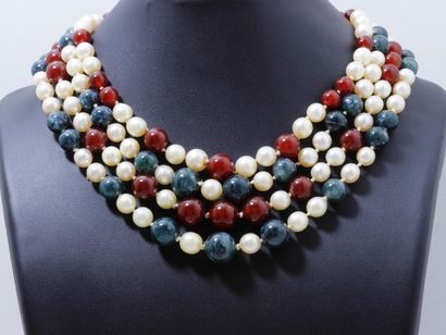 null Collier composé de 4 rangs de perles de culture, de perles d’agate herborisée...
