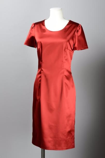 null D&G pour Dolce & Gabbana circa 2000

Robe en satin polyester rouge imprimé doublé...