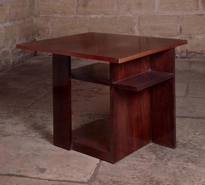 PIERRE CHAREAU (1883-1950) Table SN15, vers 1931
En acajou
Hauteur: 62,5 cm.; Largeur:...