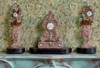 null GARNITURE DE CHEMINÉE, FRANCE, FIN DU XIXÈME - DÉBUT DU XXÈME SIÈCLE
En bois...