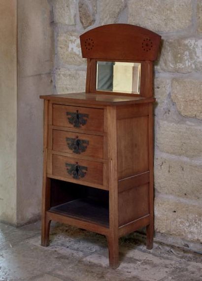 null TABLE DE TOILETTE, ARTS AND CRAFTS (1880-1920)
En chêne, un miroir en partie...