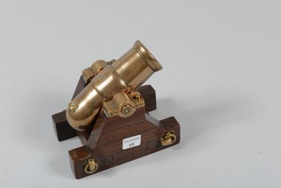 null Petit mortier anglais vers 1845, tube en bronze poinçonné : "V R" couronné ;...
