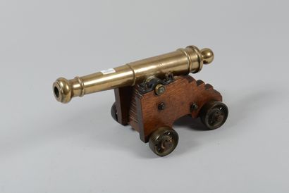 null Canon de rempart, tube en bronze gravé sur la plate-bande de culasse : "1813" ;...