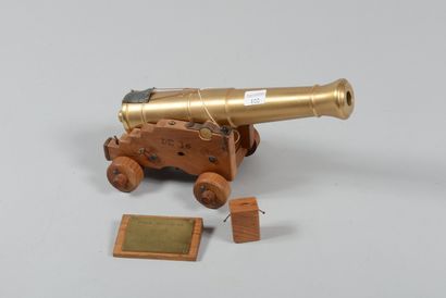 null Canon de bord calibre 36 de la fin du XVIIIe, échelle 1/12e, tube en laiton...