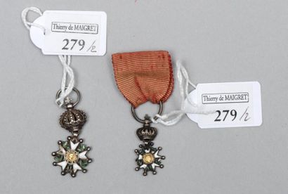 null Deux croix de chevalier de l'ordre de la Légion d'honneur, 4e type, en argent...