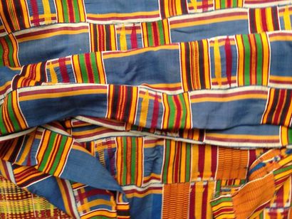 null Étoffe pour manteau Kente, Ashanti du Ghana, deuxième moitié du XXe siècle....