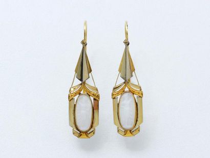 null Paire de boucles d'oreilles dites ''poissardes'' en or 750 millièmes décorées...