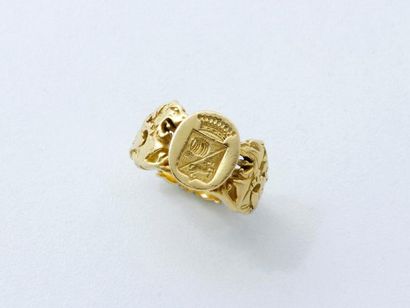 null Bague chevalière en or 750 millièmes, centrée d'un blason sous couronne comtale,...