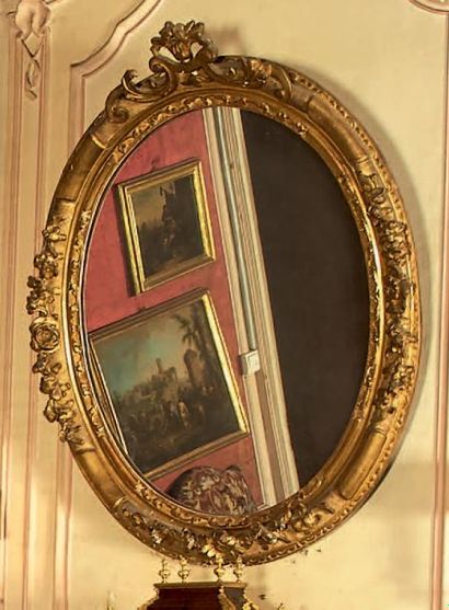 null Miroir en bois et stuc doré
Fin XIXème siècle (acc. et manques)